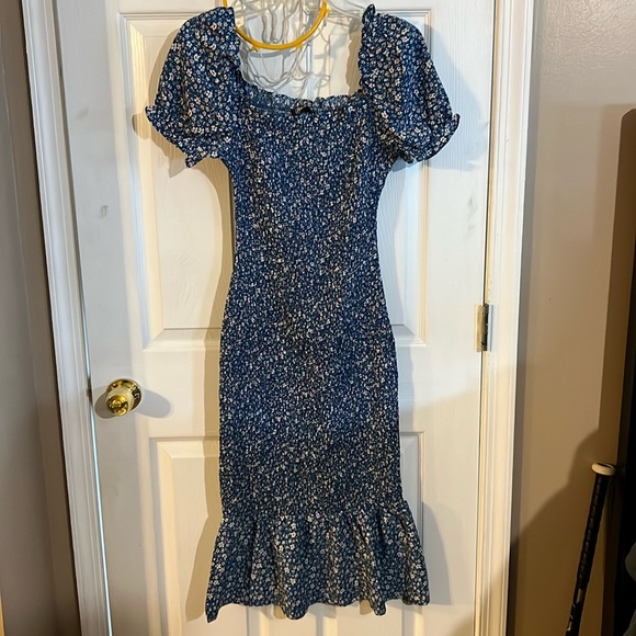 Dresses & Skirts - Pretty Garden Midi Dress